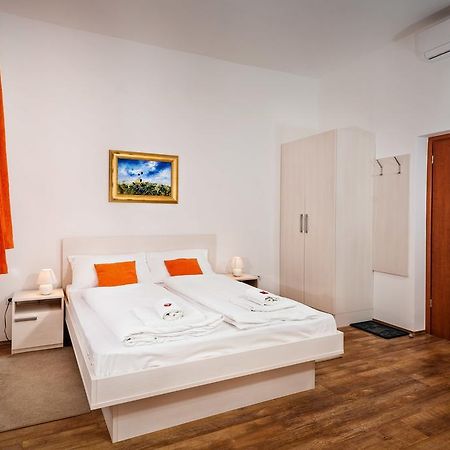 Rooms Lidija Загреб Стая снимка