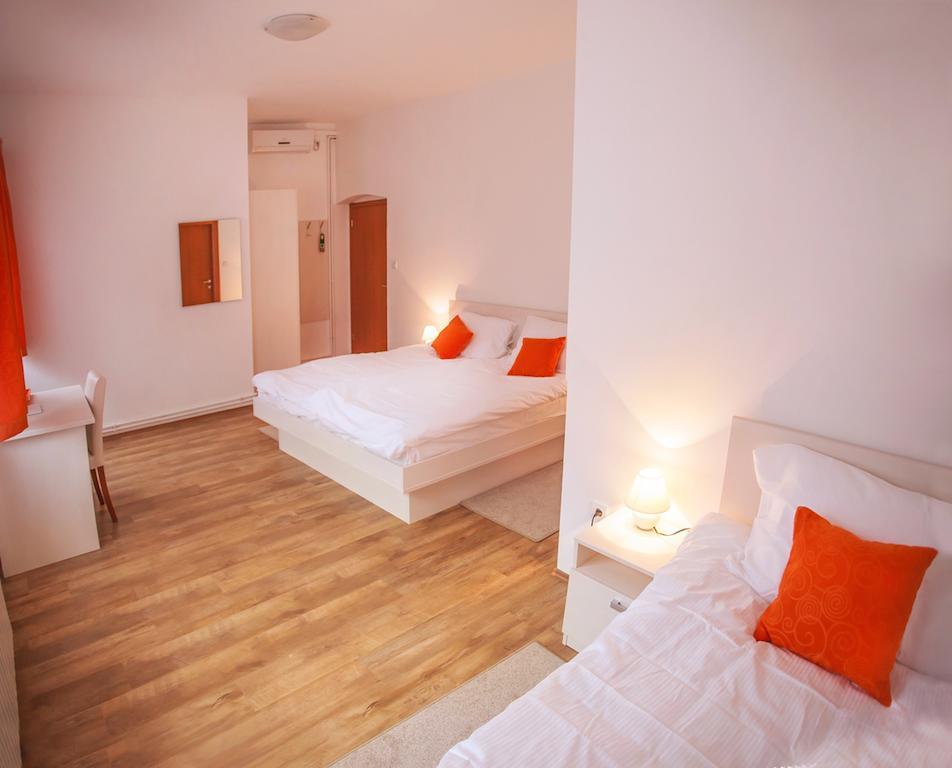 Rooms Lidija Загреб Стая снимка