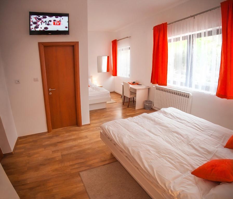 Rooms Lidija Загреб Стая снимка