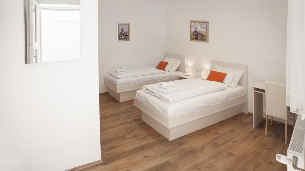 Rooms Lidija Загреб Екстериор снимка